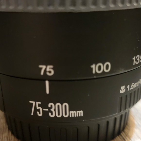 Canon EOS Rebel T5 - Picture 6 of 11